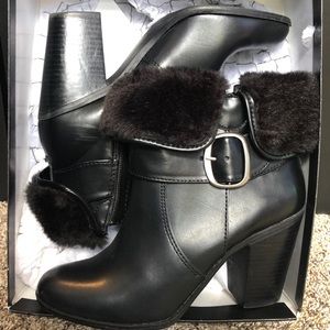 Black Ankles Boots with Fur and Buckles